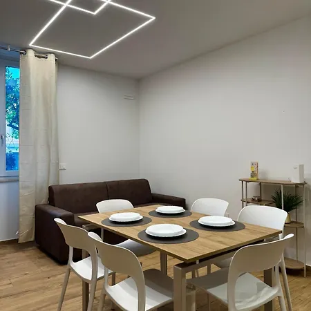 Fradom House شقة